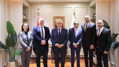 عاشور: التعاون مع الجامعات البريطانية المرموقة يسهم في رفع جودة التعليم العالي 