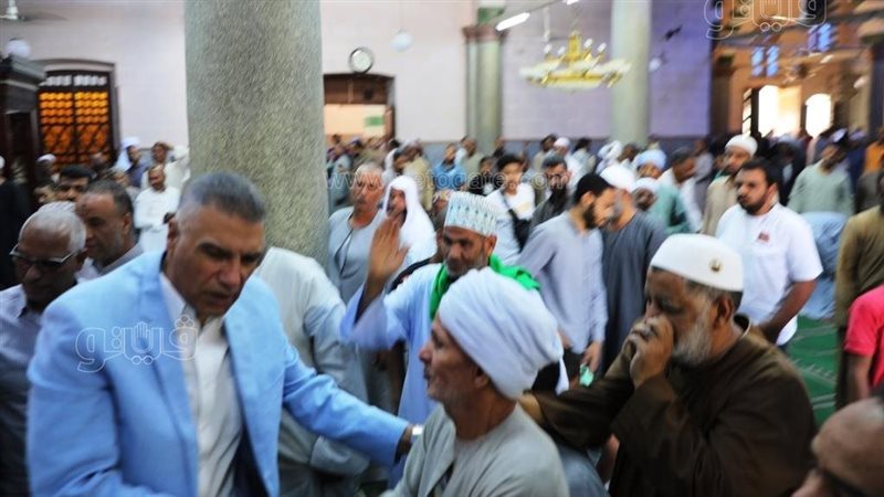 محافظ أسوان يلتقى