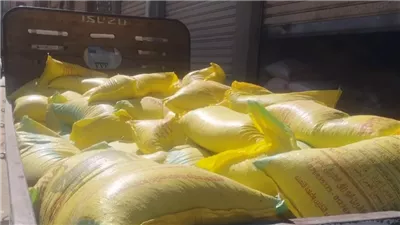 ضبط 2.5 طن أعلاف مخلوطة بالقمح المحلي داخل أحد المخازن بالإسماعيلية (صور) 