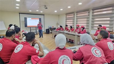 الهلال الأحمر يقدم دورة تنشيطية مكثفة لفرق الاستجابة أثناء الطوارئ لتعزيز جاهزية 251 فرقة