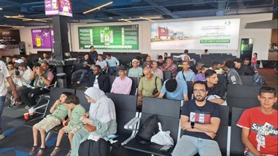 بعد إرسال طائرة إليهم، مصر تعيد 71 مواطنا مصريا من ليبيا (صور)