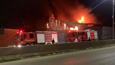 حريق يلتهم ورشة بداخلها سيارة فارهة بحلوان