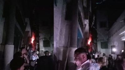 اللقطات الأولى لحريق سوق السلاح بالدرب الأحمر وإصابة أم وطفليها (فيديو)