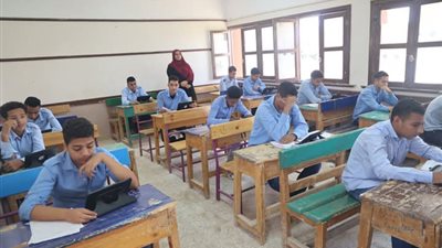 غرف عمليات التعليم تتابع امتحانات النقل الابتدائي والإعدادي والثانوي بالوادي الجديد 