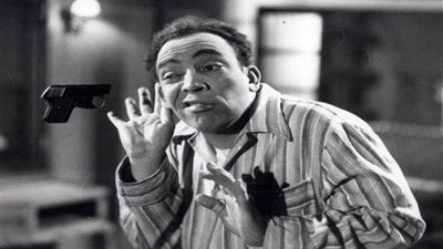 إسماعيل يس.. منادي السيارات الذي أصبح نجم الكوميديا.. كان يحلم بمنافسة عبد الوهاب في الغناء.. كون ثنائيًا تاريخيًا مع أبو السعود الإبياري.. واليوم تحل ذكراه الـ 53