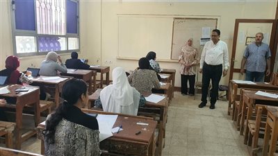 بيراجعوا لحد الباب، لحظة دخول طلاب الصف الثاني الثانوي لجان الامتحانات بالغربية (بث مباشر)