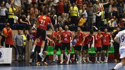 الأهلي يتوج بطلا لبطولة إفريقيا للأندية أبطال الكؤوس بعد الفوز على الزمالك (صور)