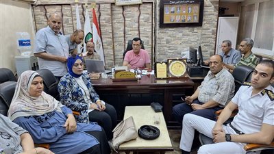 مدير تعليم سوهاج يتابع انتظام امتحانات العملي للدبلومات الفنية من غرفة العمليات المركزية 