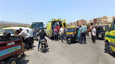 بالأسماء، إصابة 3 طلاب وسائق في تصادم توك توك بسرفيس في جمصة (صور)