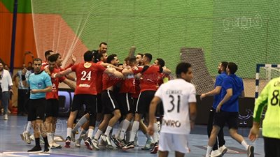 شاهد، احتفالات لاعبي الأهلي لليد بالفوز ببطولة إفريقيا للأندية أبطال الكؤوس (صور) 