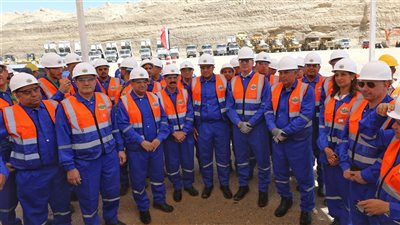 جولة تفقدية لوزير البترول ومحافظ الوادى الجديد بمنجم فوسفات أبو طرطور