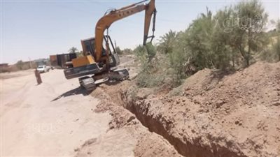 ربط محطة مياه قرية فلسطين ببئر زراعي في الوادي الجديد 
