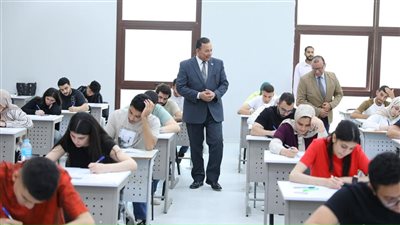 رئيس جامعة المنصورة الجديدة يتابع انطلاق اختبارات نهاية الفصل الدراسي الثاني (صور)