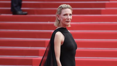 كيت بلانشيت أول الحضور علي السجادة الحمراء لحفل ختام مهرجان كان (صور)