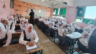 اليوم، 73 ألفا و947 طالبا بالصف الثاني الثانوي يؤدون امتحاني الفيزياء والتاريخ بمحافظة الدقهلية 