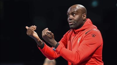 كرة اليد، ديفيد ديفيز مديرا فنيا للنادي الأهلي