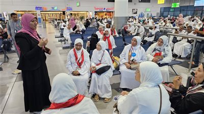  يا رايحين للنبي الغالي.. التضامن تواصل تفويج حجاج الجمعيات الأهلية إلى الأراضي المقدسة.. تيسيرات في إجراءات السفر بالمطارات.. وباصات خاصة لنقل ضيوف الرحمن للفنادق (صور)