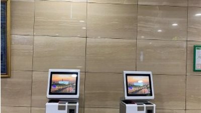 للحد من التكدس، 25 جهازا لإنهاء إجراءات السفر ذاتيا بمطار القاهرة (صور)