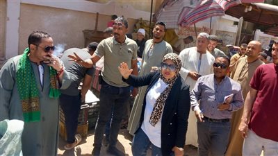 توجيه إنذارات للمواطنين بعدم إشغال الطريق في أبنوب بأسيوط (صور) 