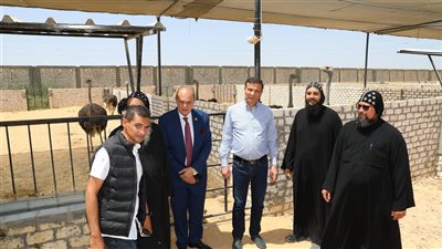 وزير الزراعة يتفقد المشروعات الإنتاجية بدير مارمينا بالإسكندرية