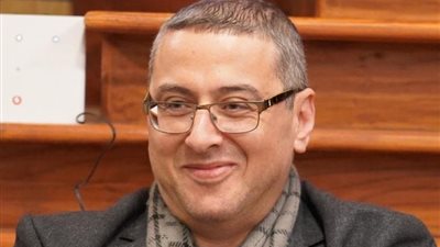 الفائز بـ «البوكر العربية»: دور النشر تجاهلت «صلاة القلق» ولم «تعبرني» أصلا.. ولاأحد كتب عنها سوى الشريف.. و«الشللية» آفة النقد الأدبى بمصر ( حوار )