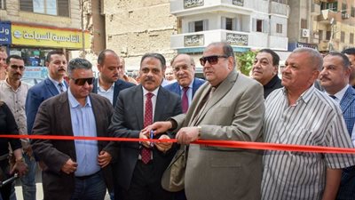 محافظ الشرقية يفتتح معرض بيع السلع والمواد الغذائية بأسعار مخفضة