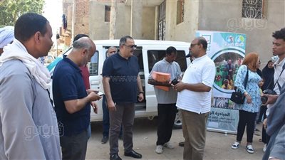 رئيس مياه الأقصر يتابع الخدمات المتنقلة وتركيب عدادات المياه بأرمنت (صور)