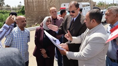 محافظ سوهاج يتفقد شارع طراد النيل بأخميم بعد أعمال الرصف والتجميل (صور)