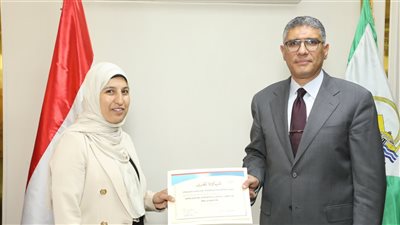 محافظ الجيزة يكرم رئيس مركز الصف وقيادات لجنة التصالح 