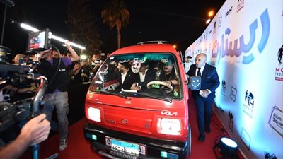 أحمد سعد وتامر حسني يرقصان علي أنغام إيه اليوم الحلو ده في العرض الخاص لـ ريستارت (فيديو)