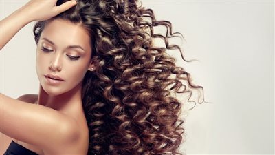 وصفة طبيعية لفرد الشعر المموج بمكونات بسيطة 