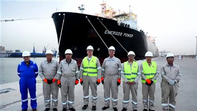 وزير البترول يشهد وصول سفينة جديدة لإعادة تغييز الغاز بميناء الإسكندرية