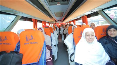 نائب محافظ قنا يودع الفوج الأول من حجاج الجمعيات (صور)