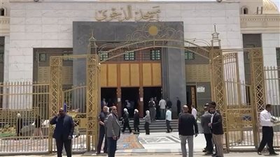 توافد المواطنين لأداء صلاة الجنازة على حفيد نوال الدجوي بمسجد جامعة أكتوبر (فيديو) 