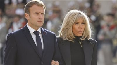 مصادر فرنسية رسمية تعلق على صفعة ماكرون: مشكلات زوجية ولحظة تنفيس