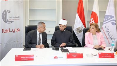وزير الأوقاف مشيدا بالمرأة المصرية: أثبتت قدرتها على التألق والإبداع