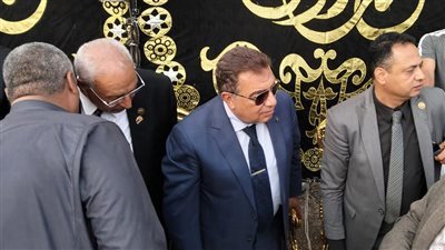 محافظ الدقهلية يقدم واجب العزاء لأسرة القارئ الشيخ السيد سعيد بالجمالية 