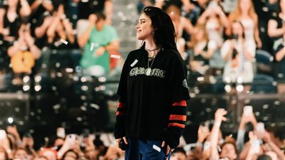 بيلي إيليش تحصد نصيب الأسد من جوائز AMAs