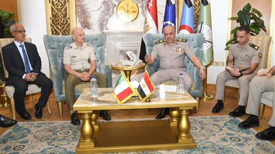الفريق أحمد خليفة يلتقي رئيس هيئة الأركان المشتركة الإيطالية