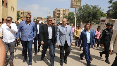 محافظ الجيزة يتفقد سوق العياط الحضاري بعد تسكين الباعة الجائلين 