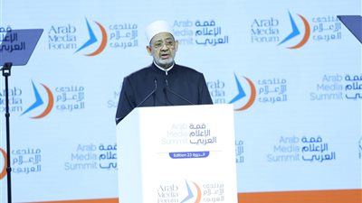 شيخ الأزهر يكشف مخطط الإعلام الغربي ويدين استهداف الصحفيين في غزة (إنفوجراف)