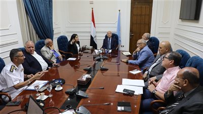 محافظ القاهرة يناقش تطوير شوارع مصر الجديدة