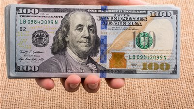 الدولار يتراجع من جديد في ختام تعاملات اليوم الإثنين بالبنوك المصرية 