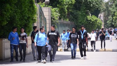 بدء امتحان اللغة العربية للصف الأول الثانوي بالجيزة 