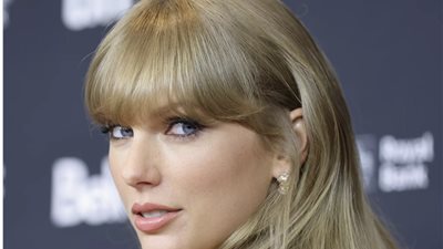 تايلور سويفت أفضل مغنية ريفية في القرن الـ 21
