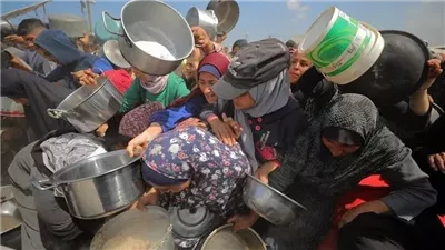 سقوط شهيد وجرحى من طالبي المساعدات بنيران الاحتلال وسط غزة