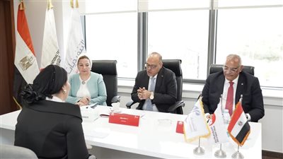 وزير العمل يشارك في المقابلات الشخصية لبرنامج 