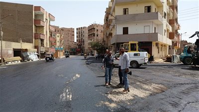 رصف شارع الجمهورية بأبنوب ضمن خطة العام المالي بأسيوط (صور) 