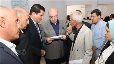 محافظ بني سويف يستمع لأهالي بني هاني بإهناسيا