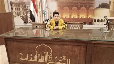 عمر تلميذ الابتدائي بالدقهلية يفوز بجائزة الدولة للمبدع الصغير في التأليف المسرحي (صور)